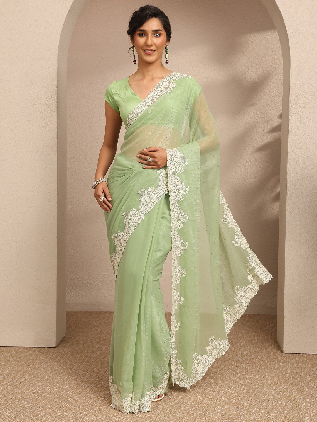 Green Embellished Silk Blend Saree With Unstitched Blouse Piece