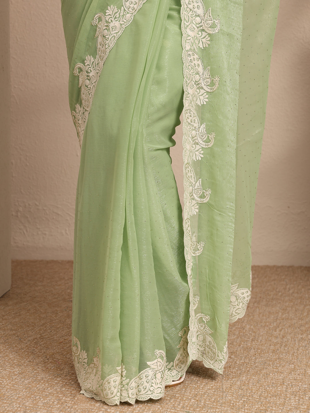 Green Embellished Silk Blend Saree With Unstitched Blouse Piece