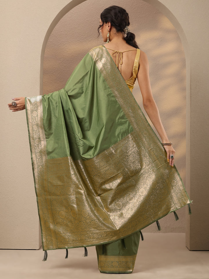 Green Solid Silk Blend Saree With Unstitched Blouse Piece