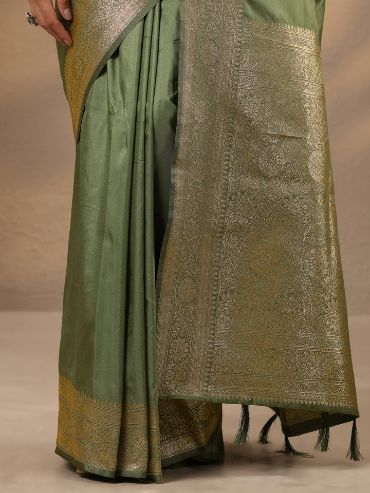 Green Solid Silk Blend Saree With Unstitched Blouse Piece