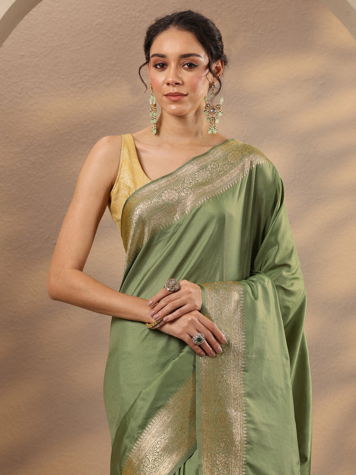 Green Solid Silk Blend Saree With Unstitched Blouse Piece