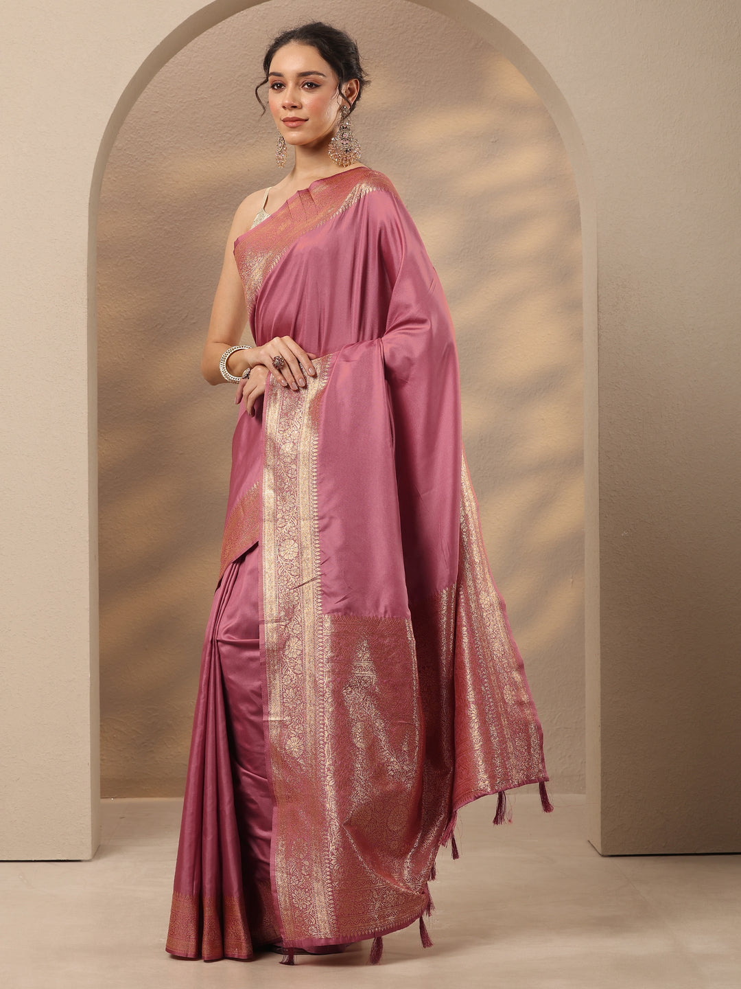 Peach Solid Silk Blend Saree With Unstitched Blouse Piece