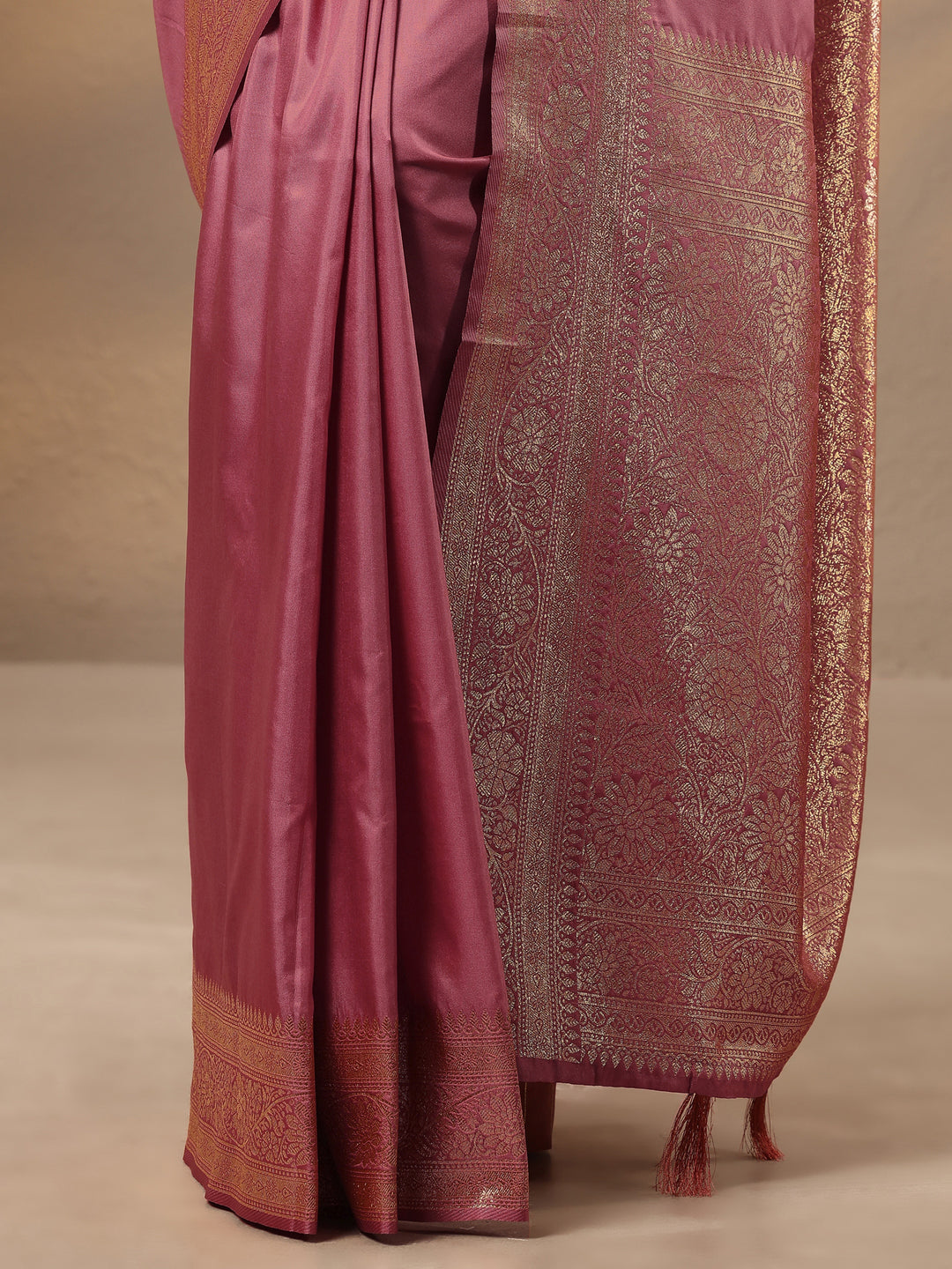 Peach Solid Silk Blend Saree With Unstitched Blouse Piece