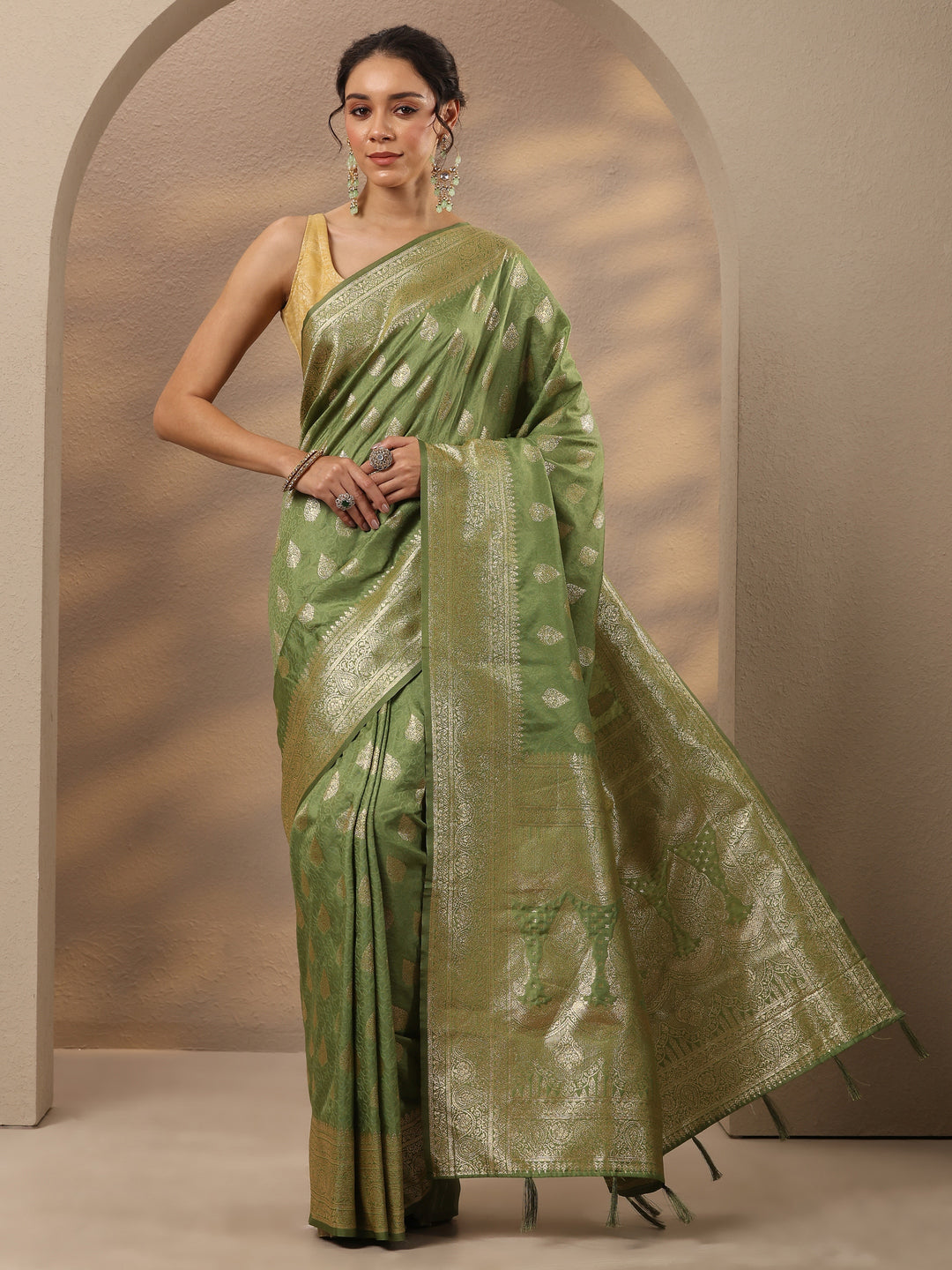 Green Woven Design Silk Blend Saree With Unstitched Blouse Piece