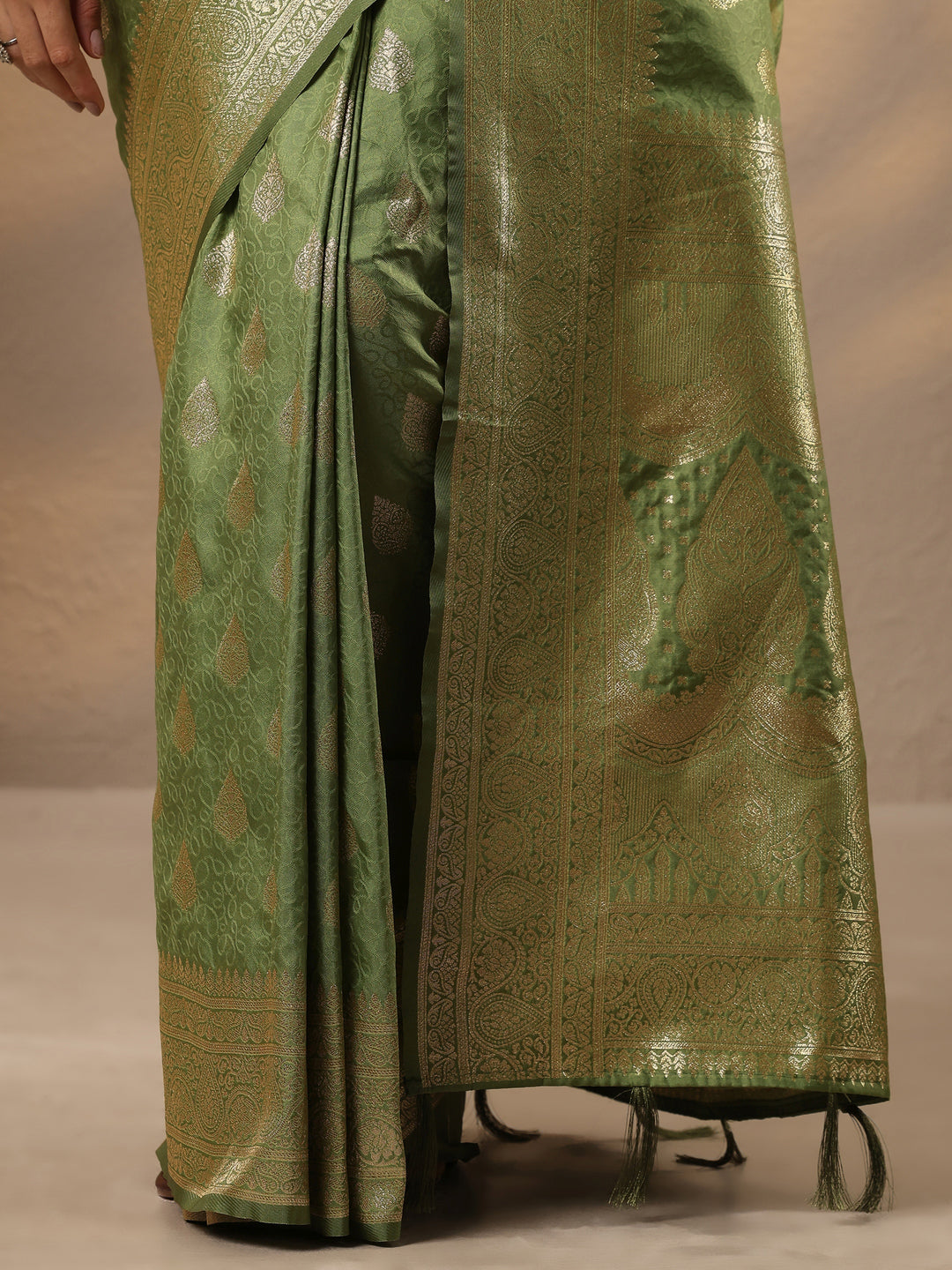 Green Woven Design Silk Blend Saree With Unstitched Blouse Piece