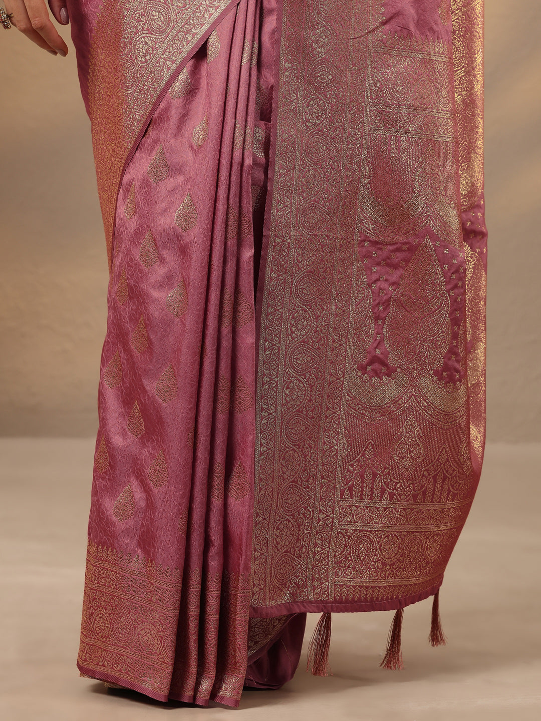 Peach Woven Design Silk Blend Saree With Unstitched Blouse Piece