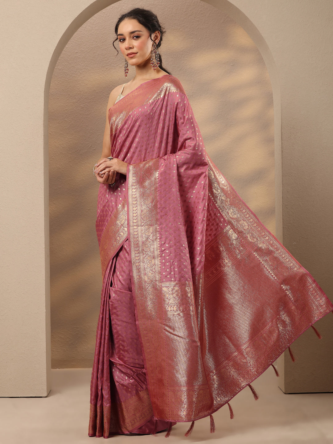Peach Woven Design Silk Blend Saree With Unstitched Blouse Piece