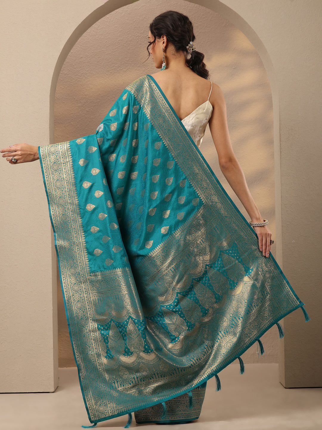 Blue Woven Design Silk Blend Saree With Unstitched Blouse Piece
