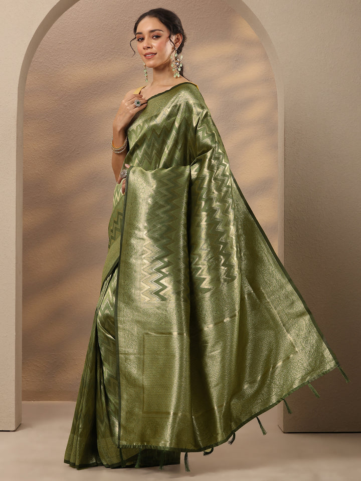 Green Chevron Woven Design Silk Blend Saree With Unstitched Blouse Piece