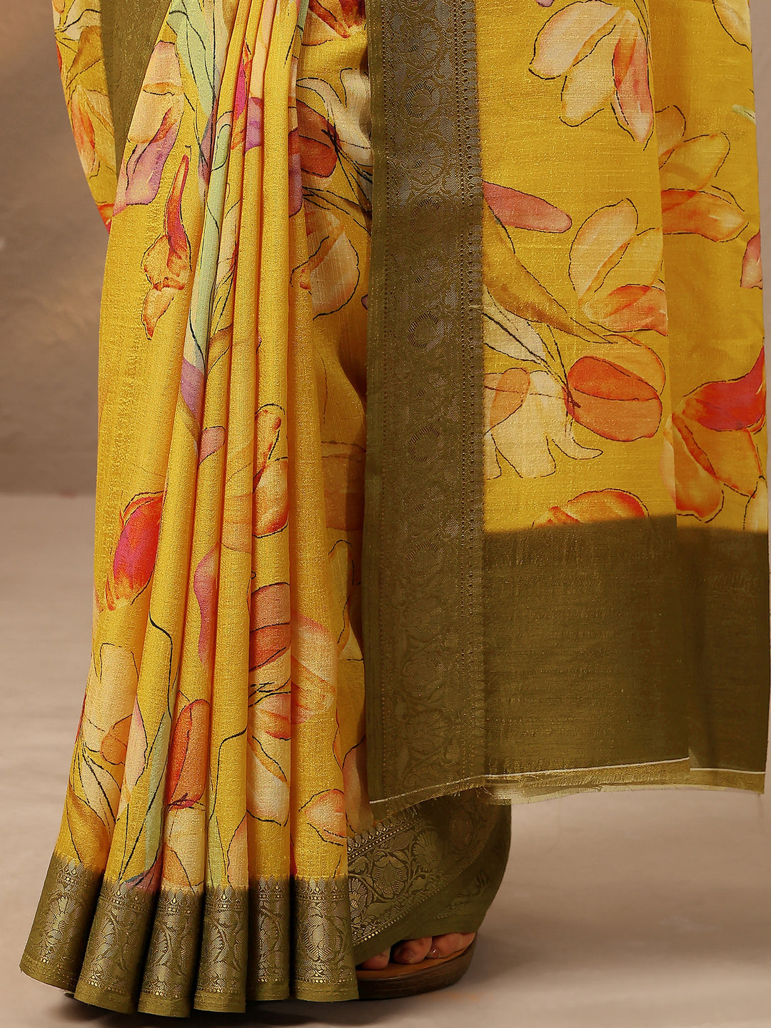Yellow Printed Silk Blend Saree With Unstitched Blouse Piece