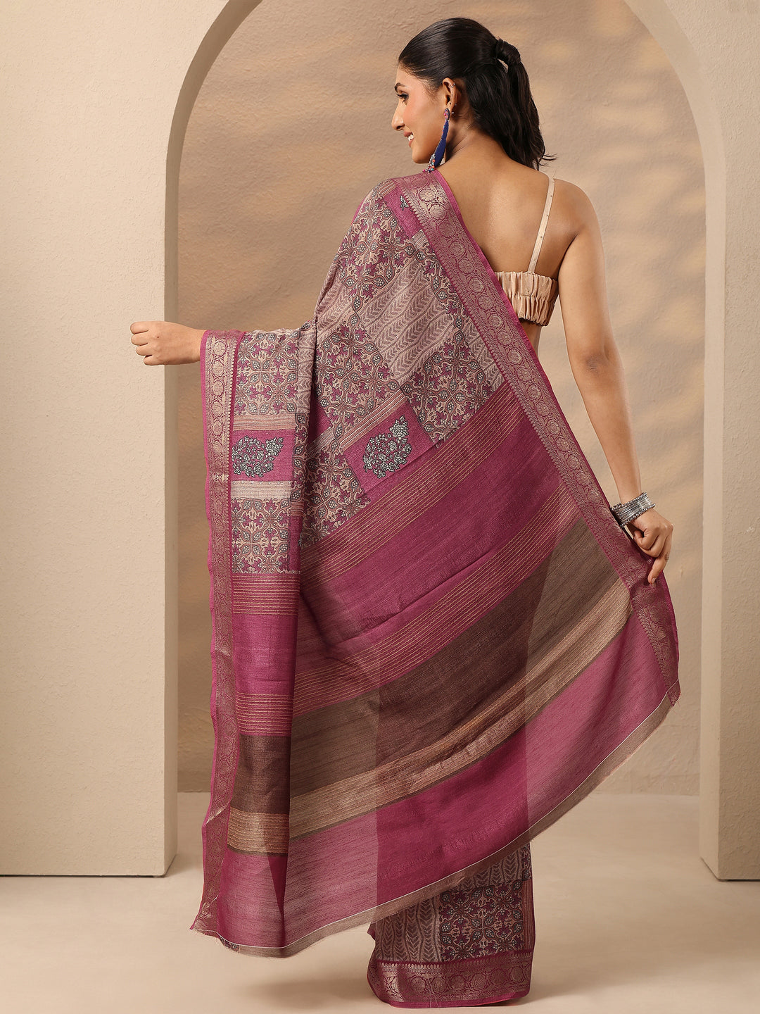 Pink Printed Silk Blend Saree With Unstitched Blouse Piece