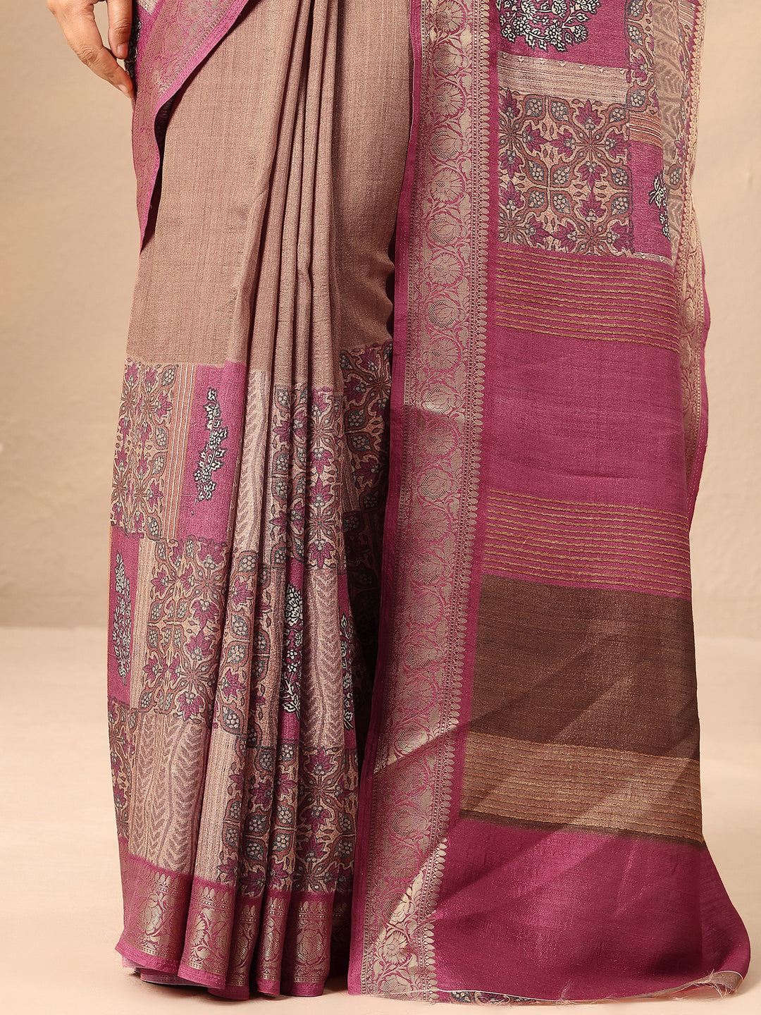 Pink Printed Silk Blend Saree With Unstitched Blouse Piece