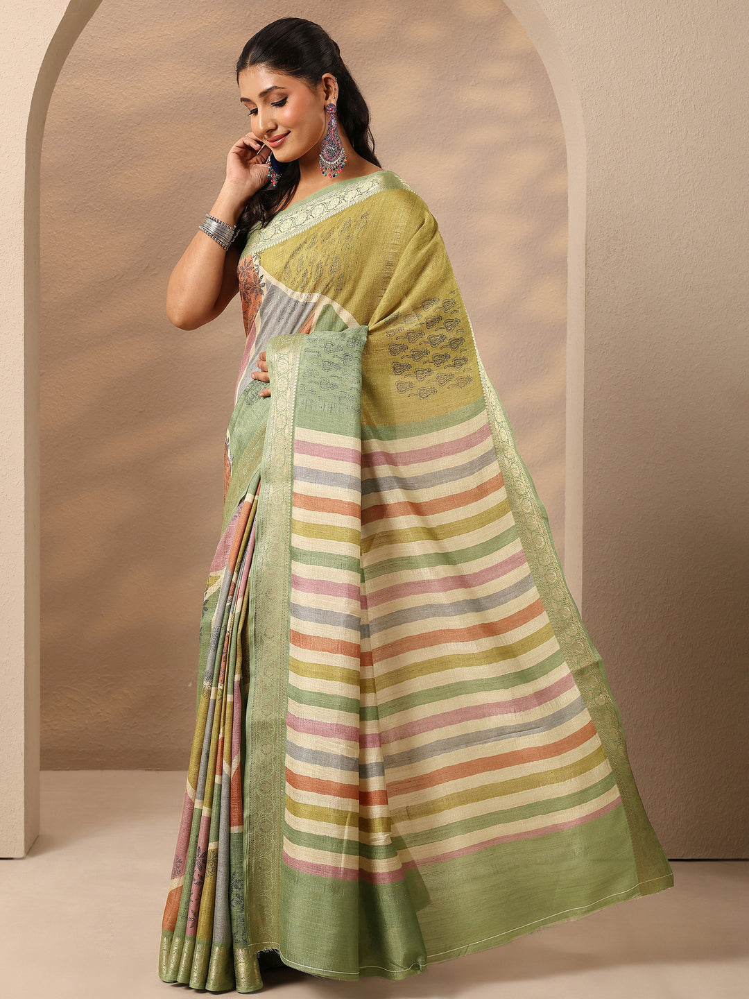 Green Printed Silk Blend Saree With Unstitched Blouse Piece