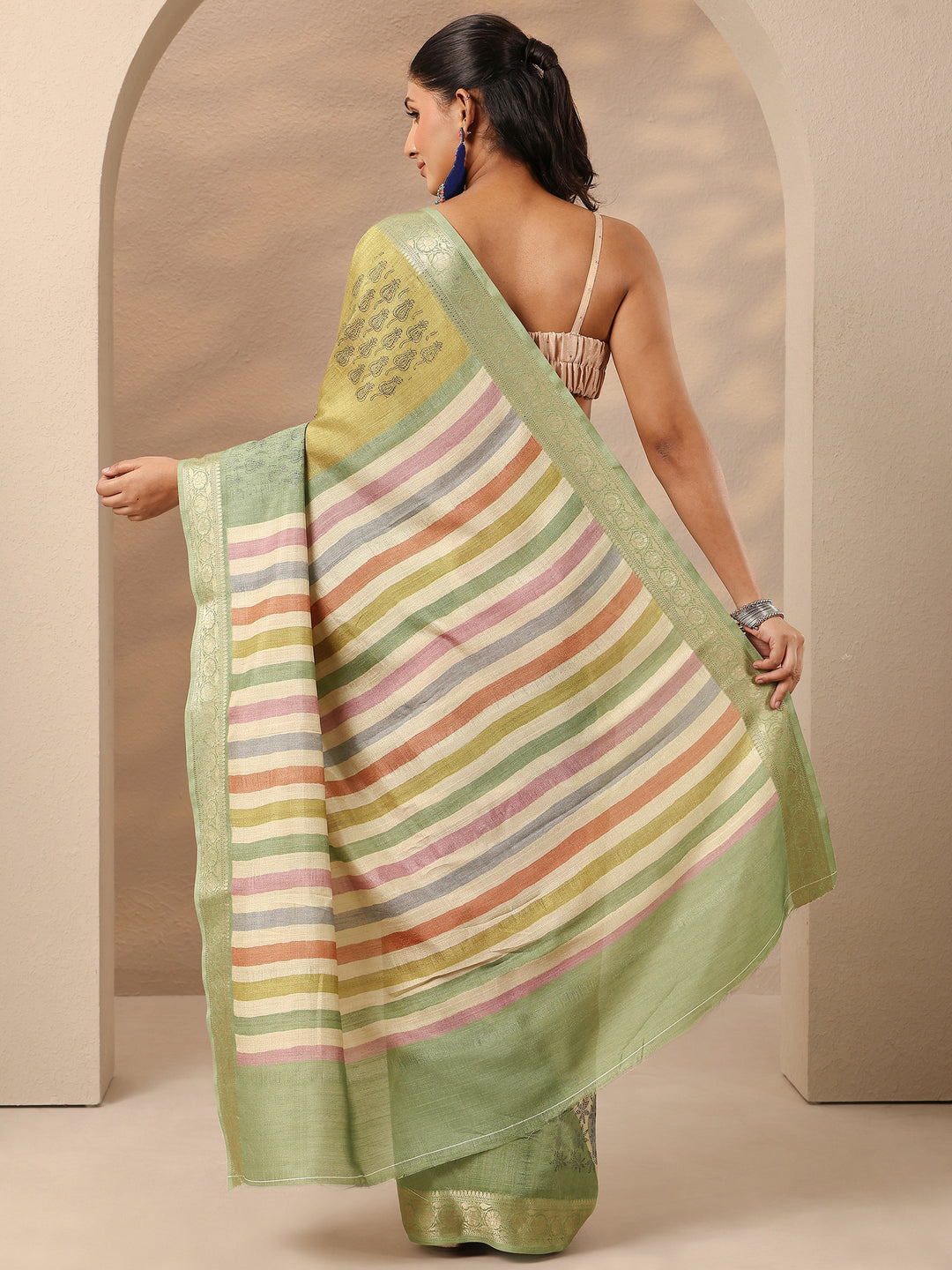 Green Printed Silk Blend Saree With Unstitched Blouse Piece