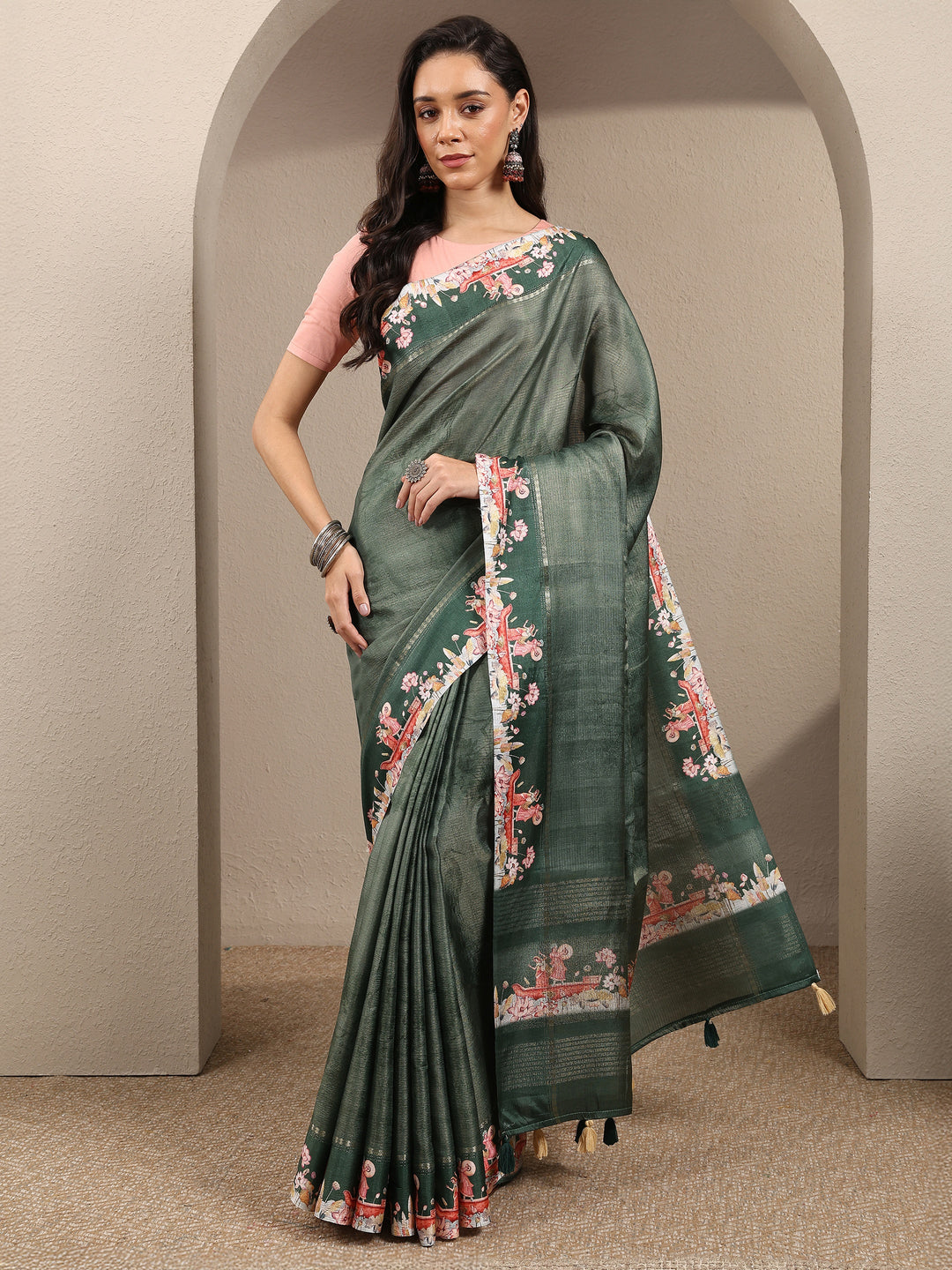 Green Solid Silk Blend Saree With Unstitched Blouse Piece
