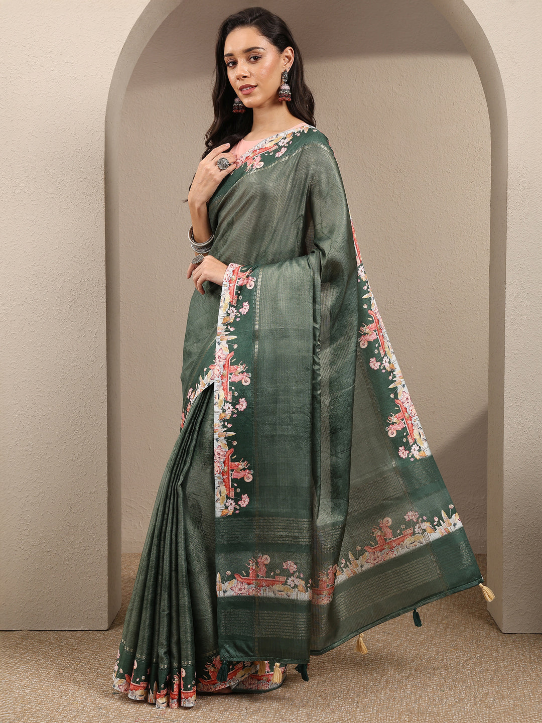 Green Solid Silk Blend Saree With Unstitched Blouse Piece