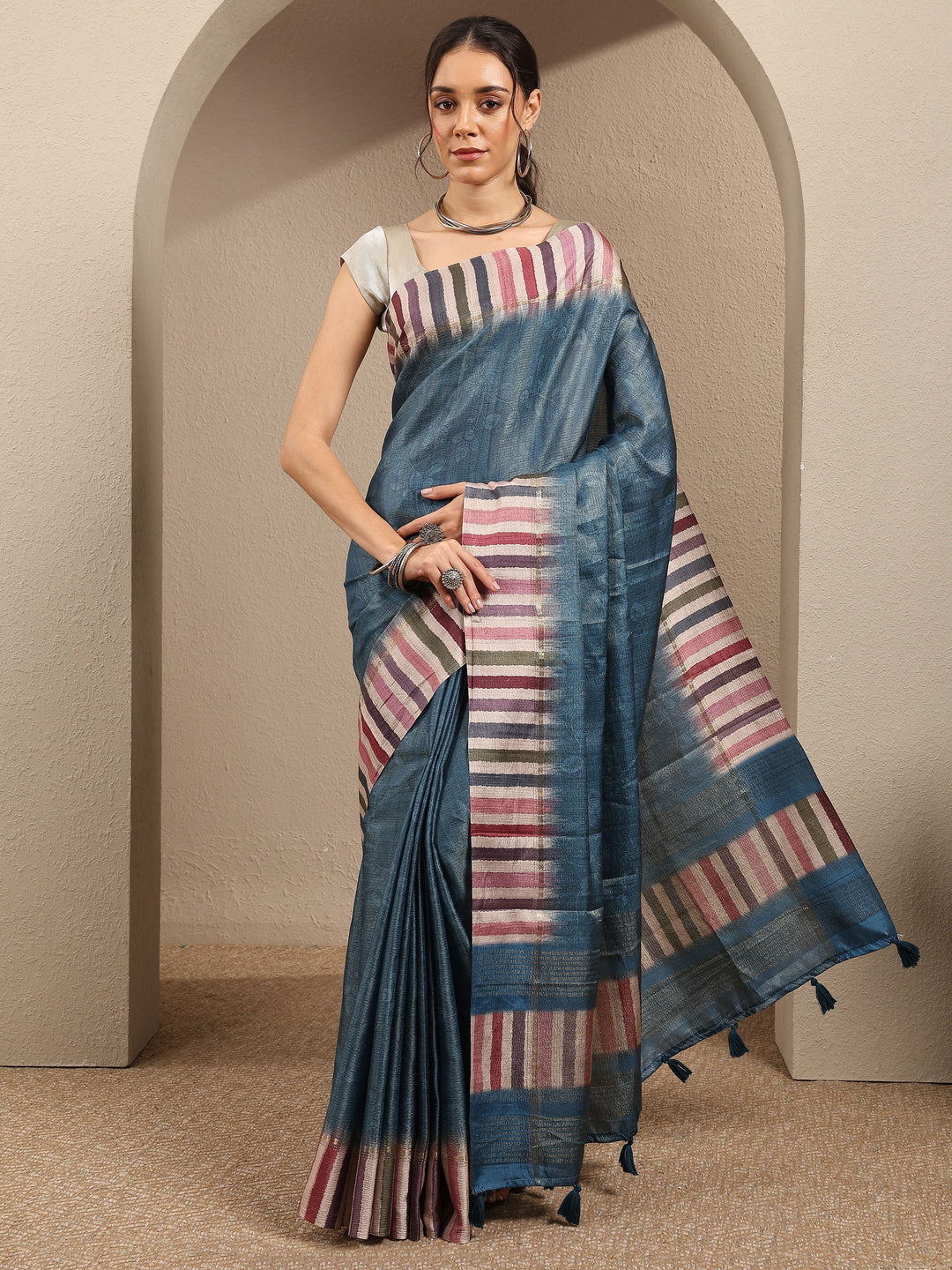 Teal Printed Silk Blend Saree With Unstitched Blouse Piece