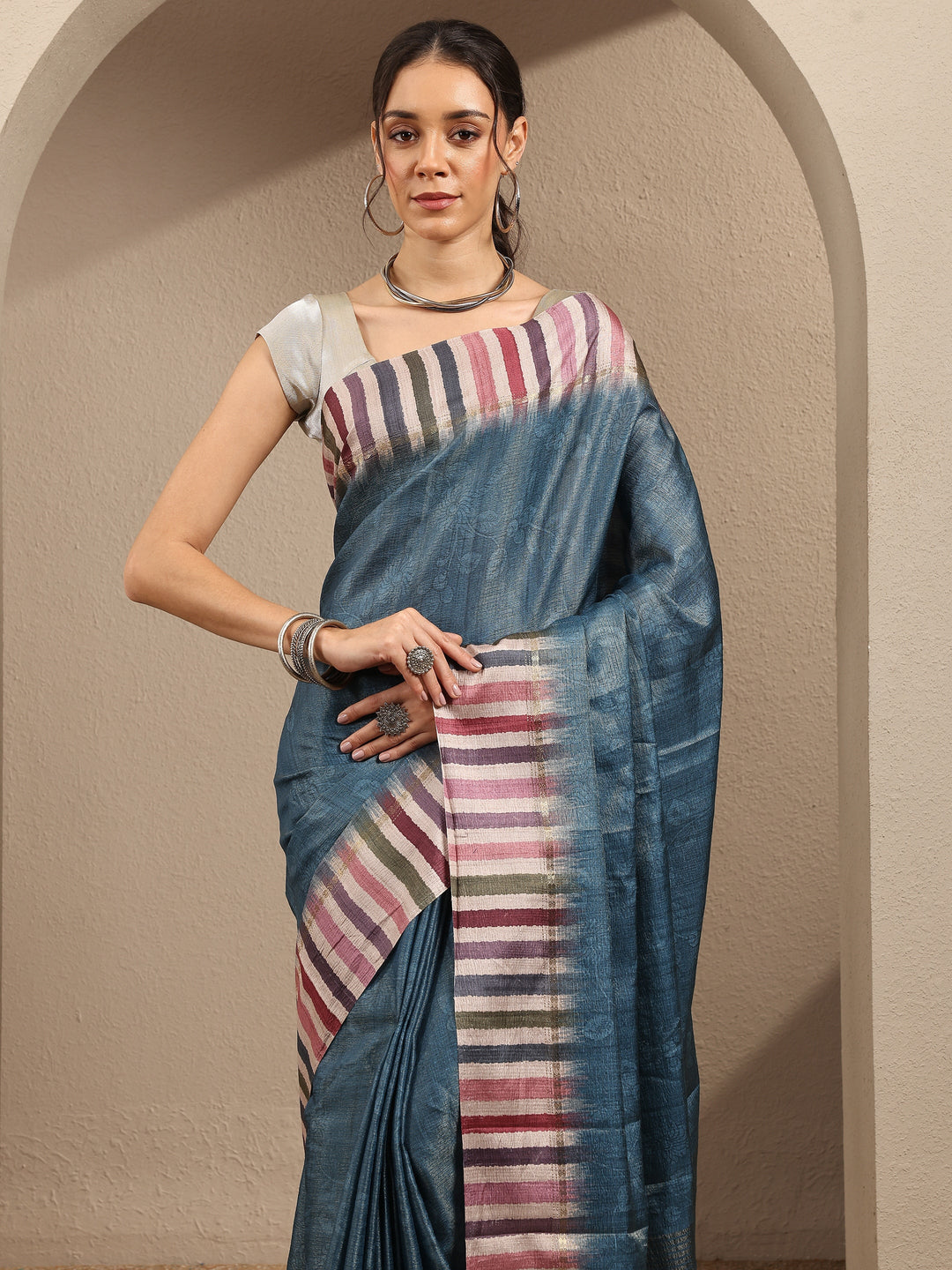 Teal Printed Silk Blend Saree With Unstitched Blouse Piece