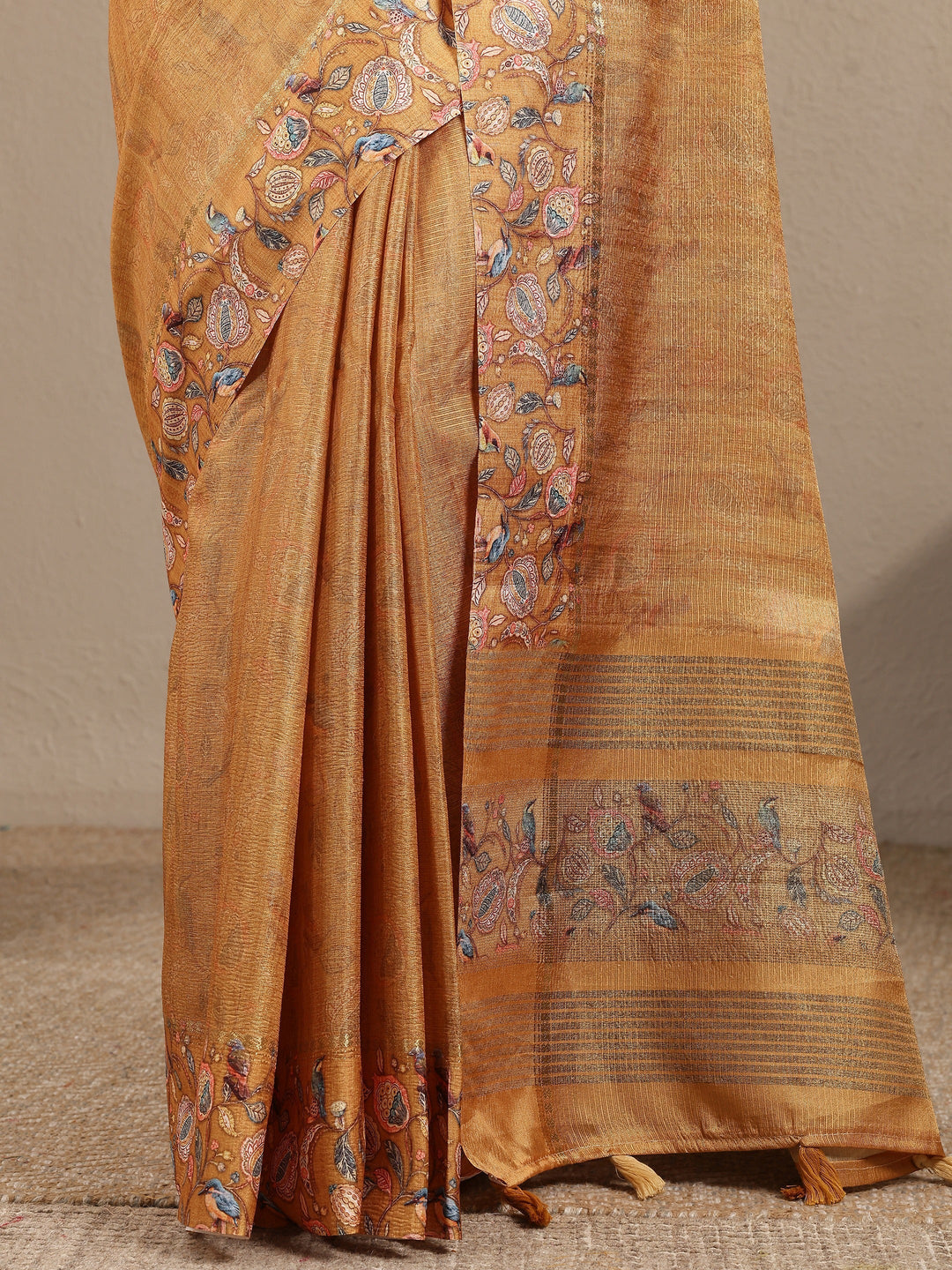 Mustard Printed Silk Blend Saree With Unstitched Blouse Piece
