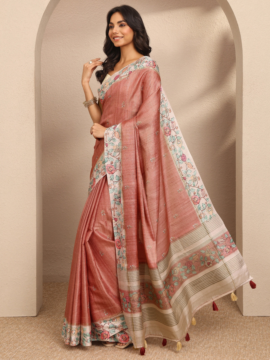 Peach Printed Silk Blend Saree With Unstitched Blouse Piece