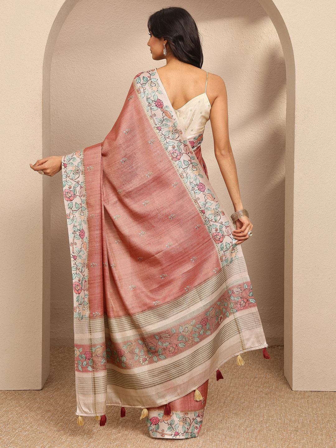Peach Printed Silk Blend Saree With Unstitched Blouse Piece