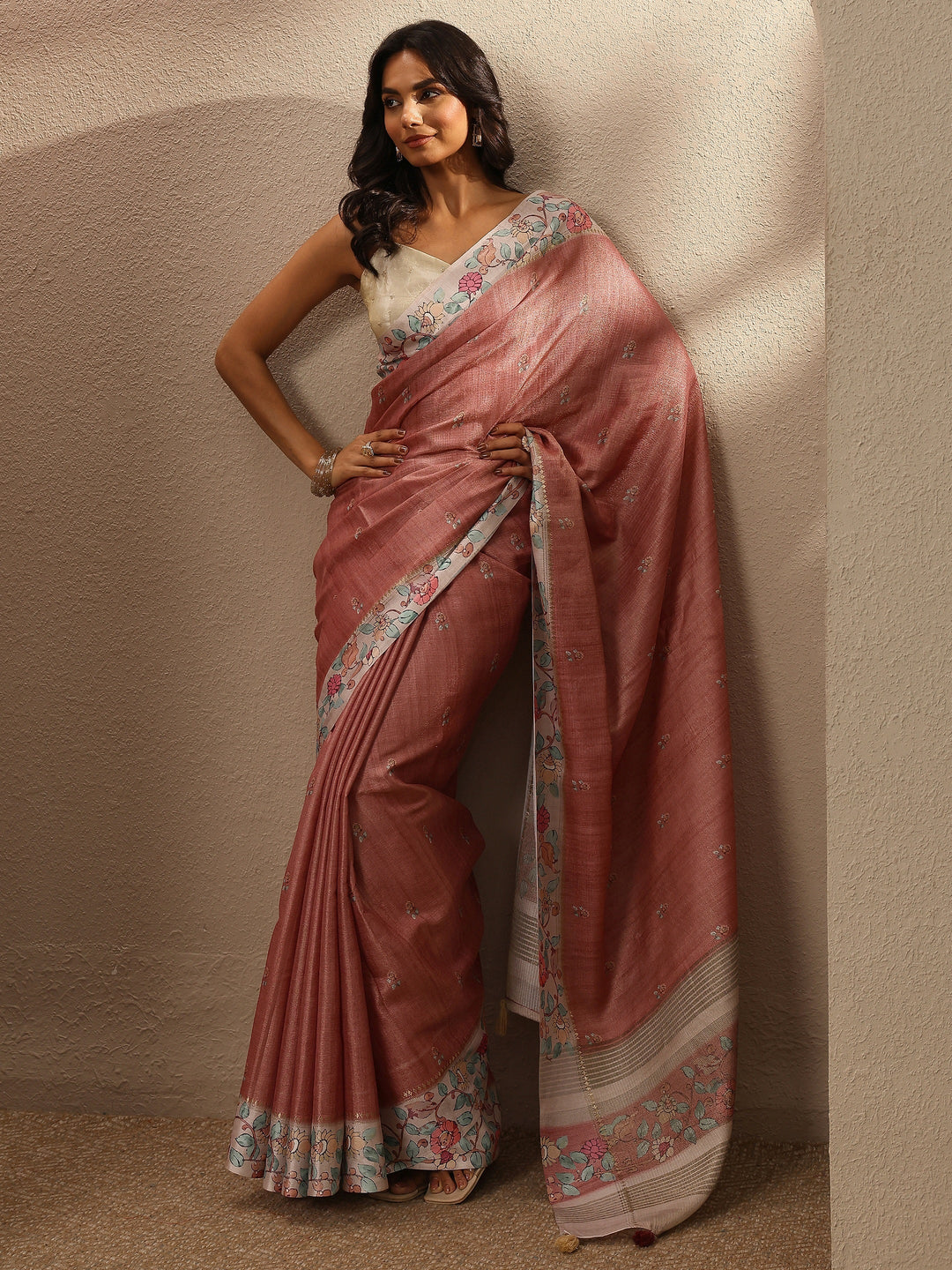 Peach Printed Silk Blend Saree With Unstitched Blouse Piece