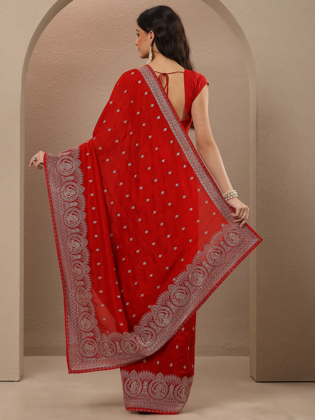 Red Embroidered Georgette Saree With Unstitched Blouse Piece