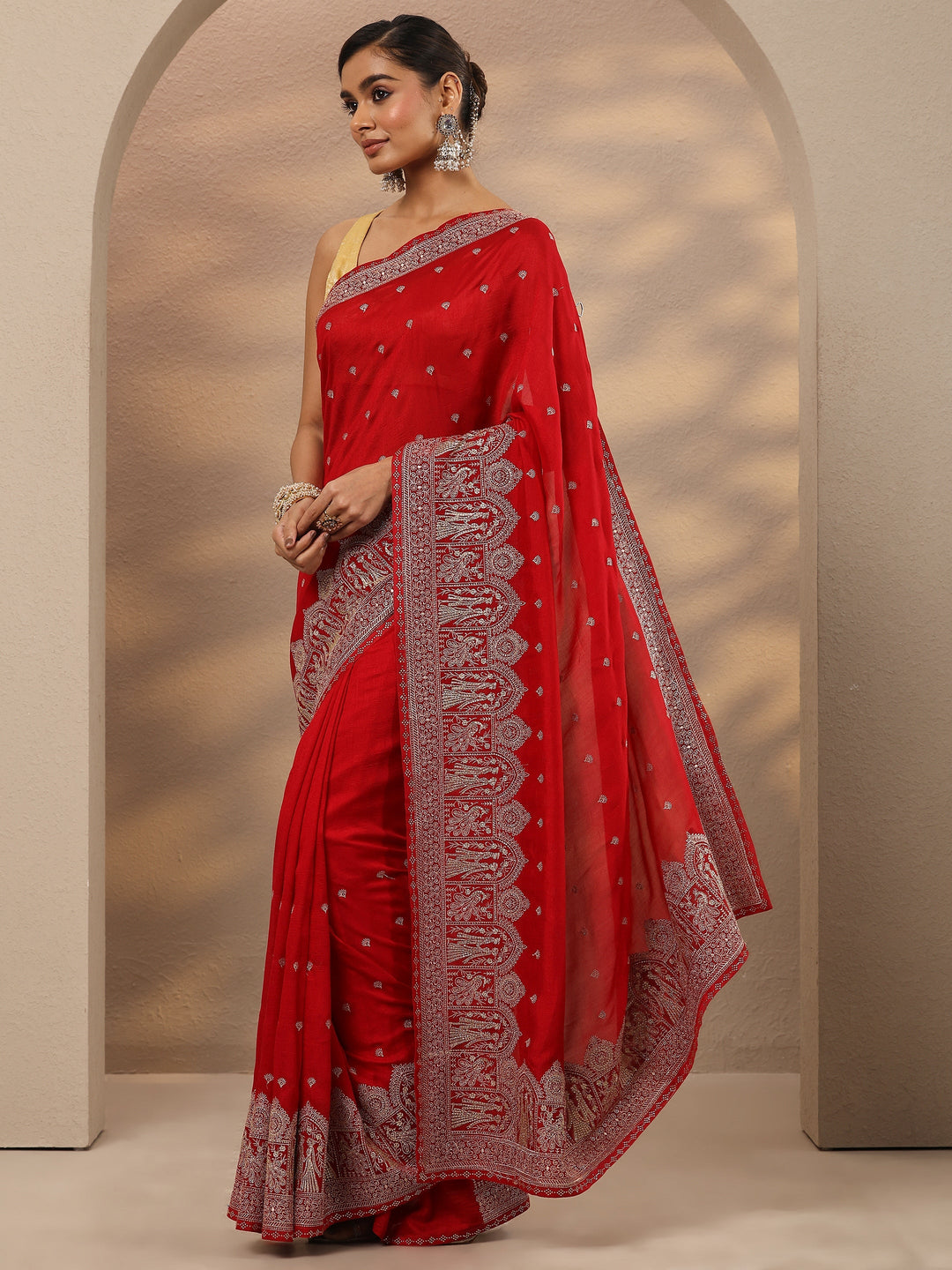 Red Embroidered Georgette Saree With Unstitched Blouse Piece
