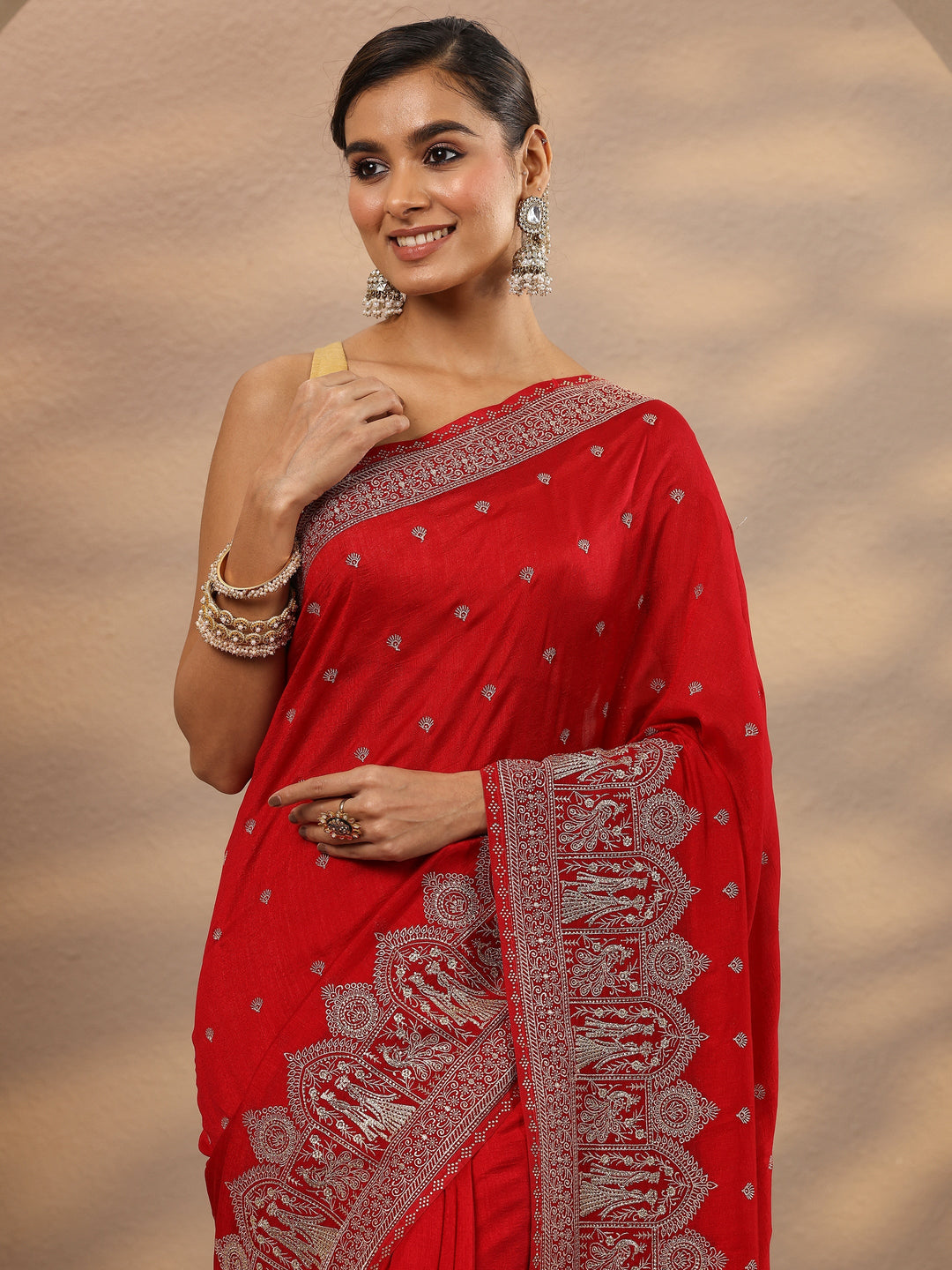 Red Embroidered Georgette Saree With Unstitched Blouse Piece