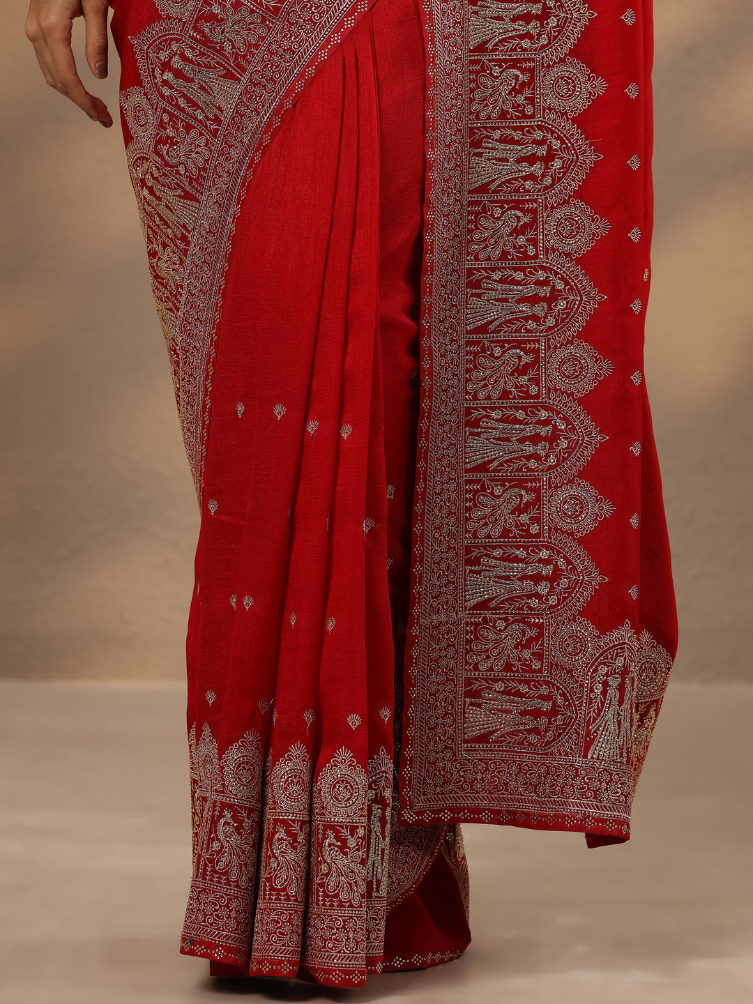 Red Embroidered Georgette Saree With Unstitched Blouse Piece