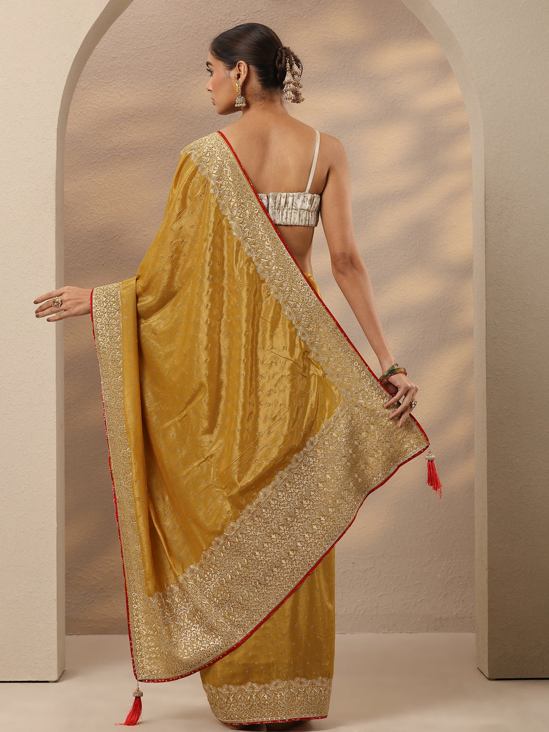Mustard Embellished Silk Blend Saree With Unstitched Blouse Piece