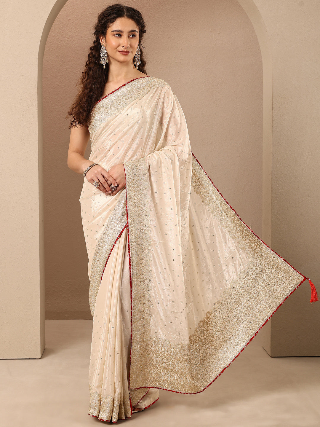 Cream Embellished Silk Blend Saree With Unstitched Blouse Piece
