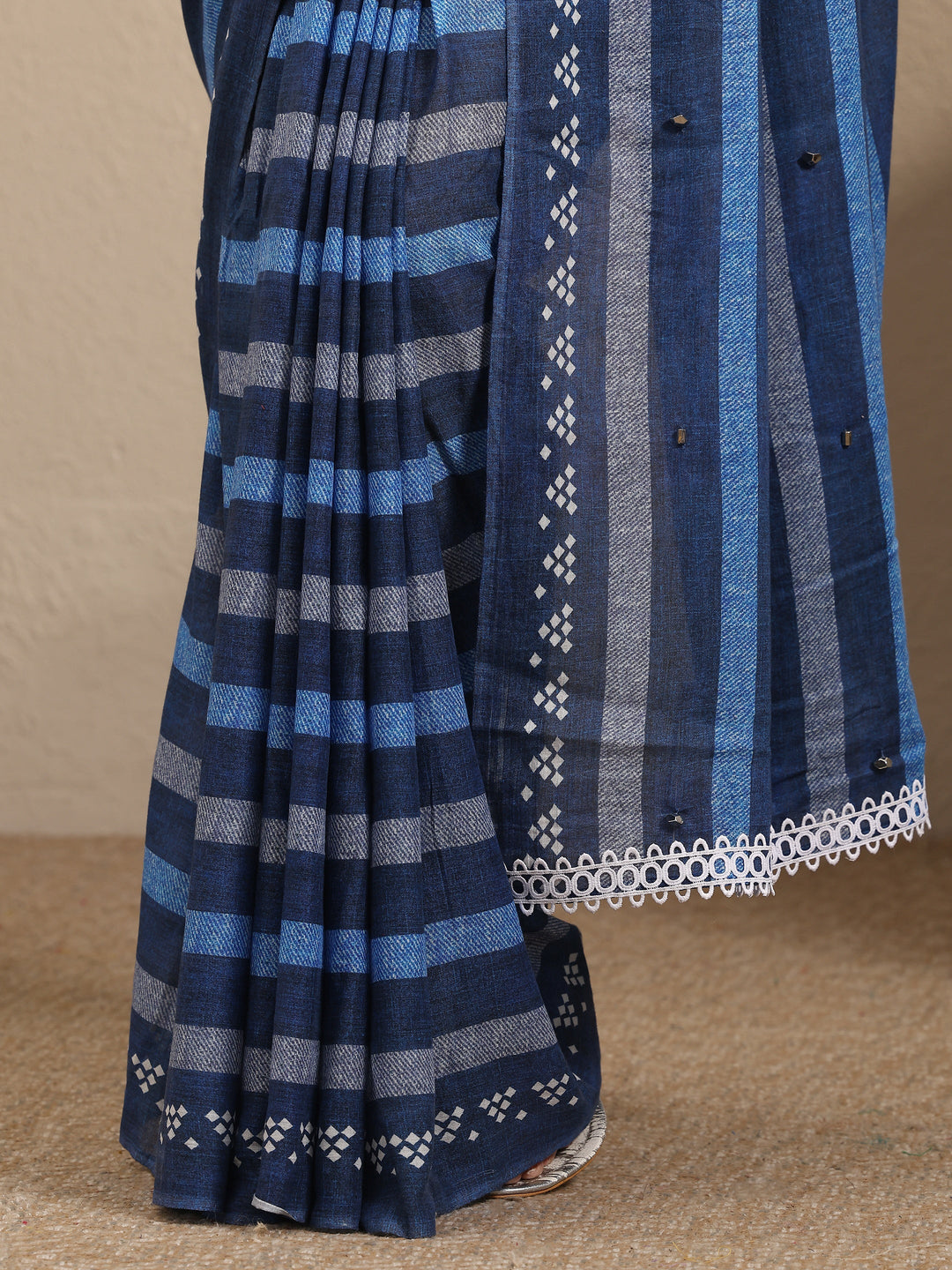 Blue Striped Printed Cotton Blend Saree With Unstitched Blouse Piece