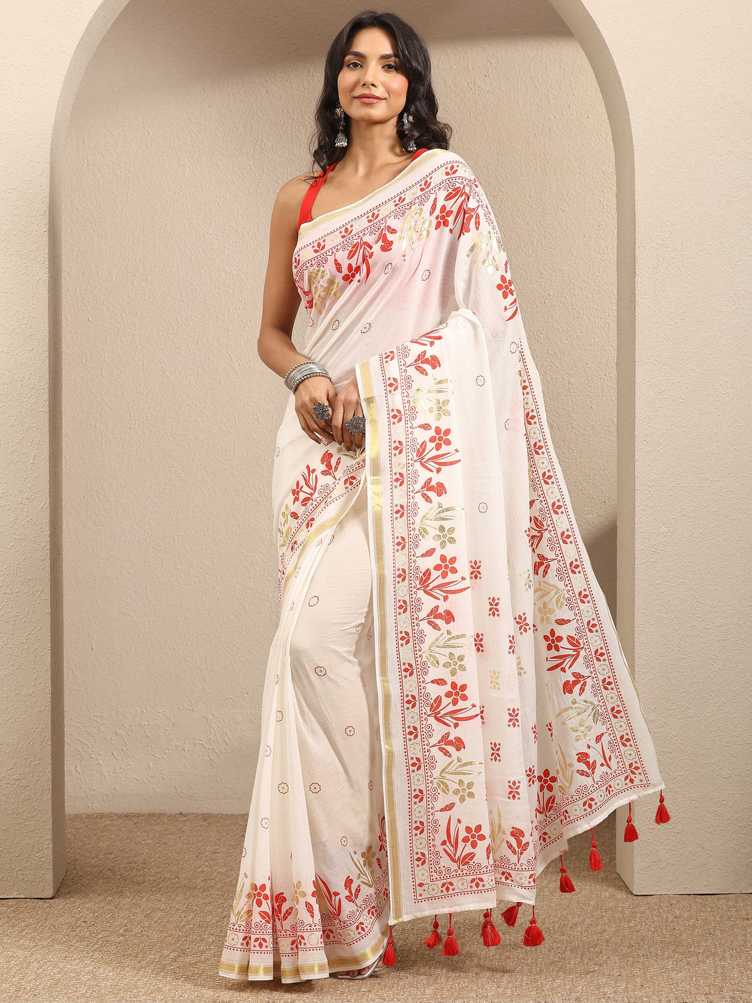 Off White Printed Cotton Blend Saree With Unstitched Blouse Piece