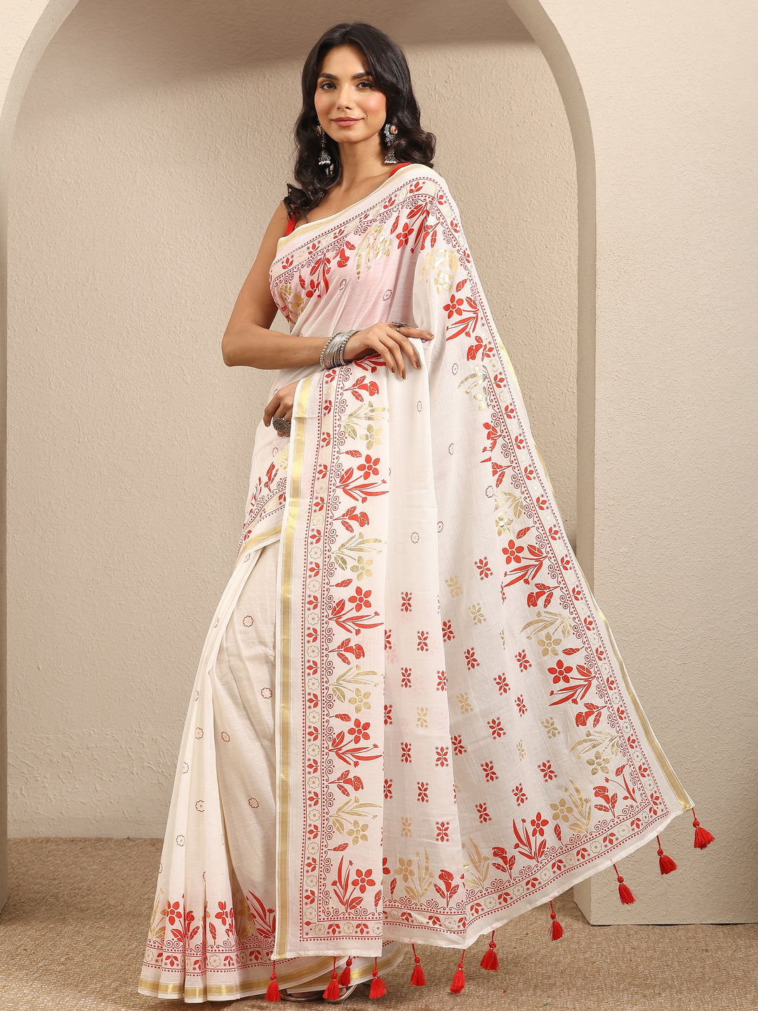 Off White Printed Cotton Blend Saree With Unstitched Blouse Piece