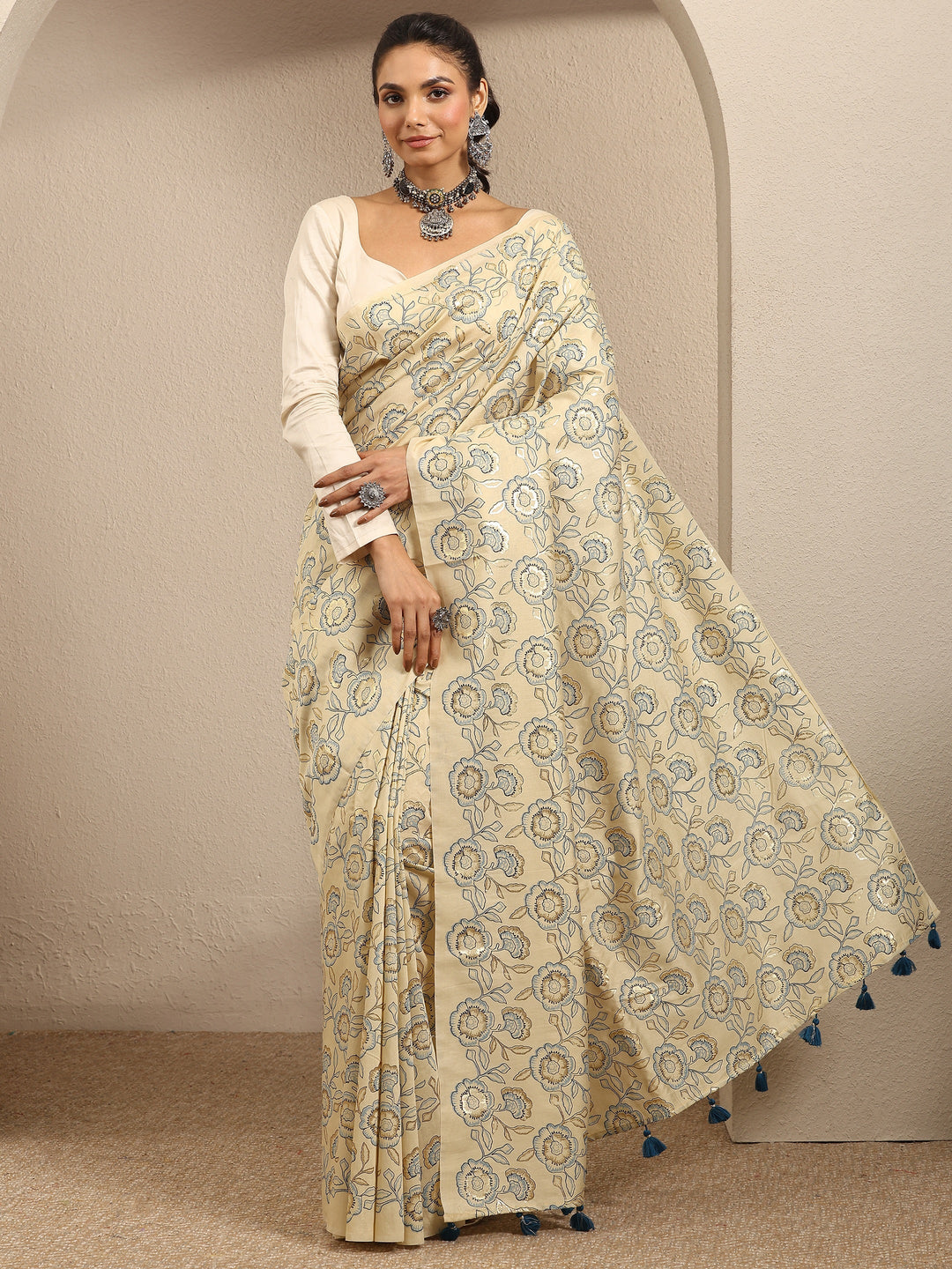 Beige Printed Cotton Blend Saree With Unstitched Blouse Piece