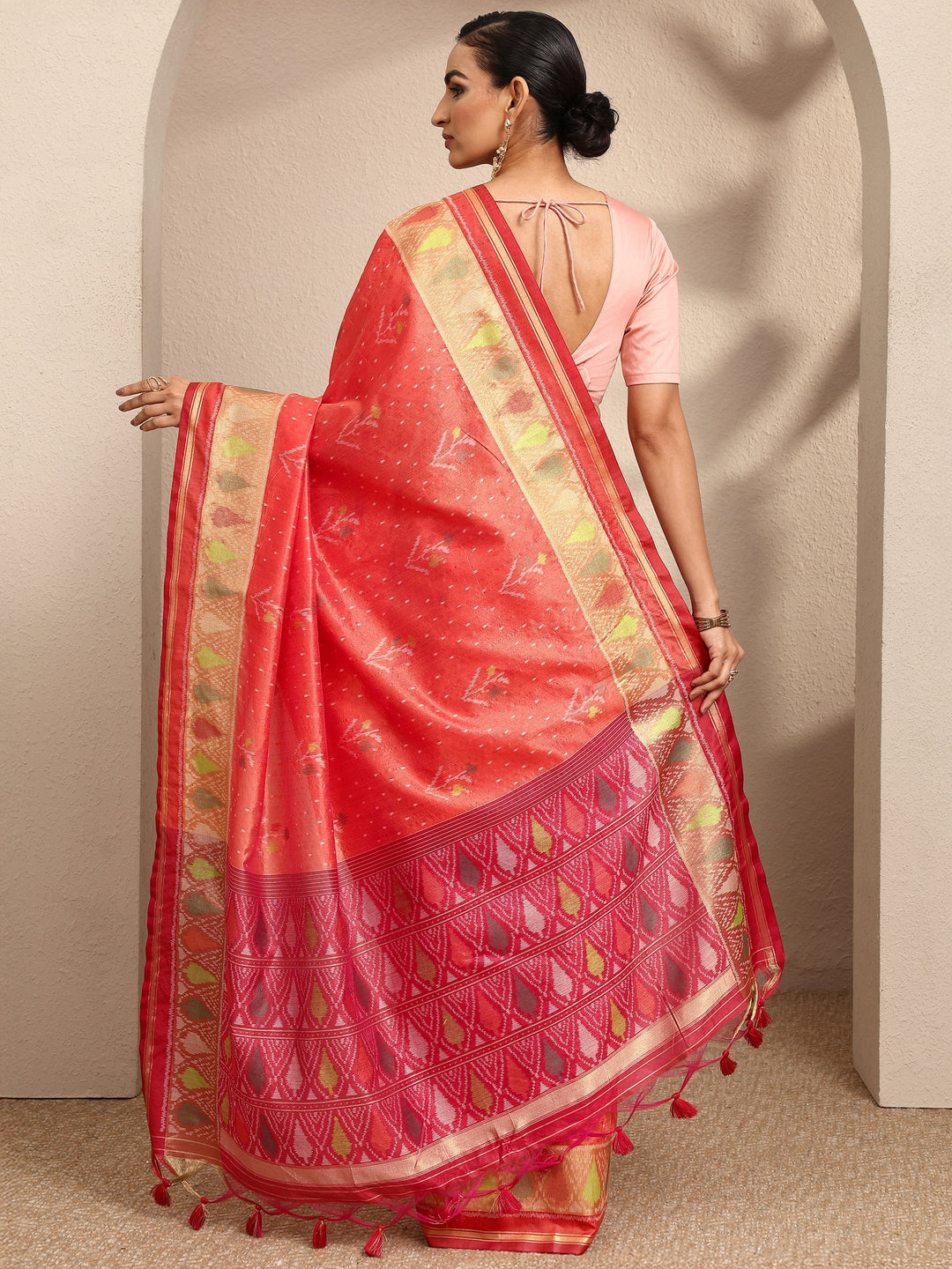 Coral Woven Design Banarsi Silk Blend Saree With Unstitched Blouse Piece
