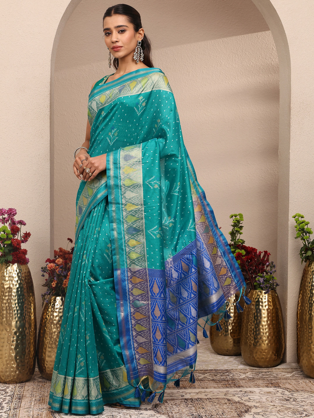 Green Woven Design Banarsi Silk Blend Saree With Unstitched Blouse Piece