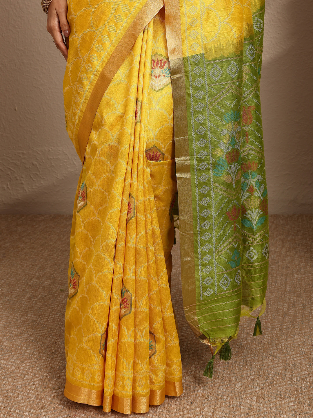 Yellow Woven Design Banarsi Silk Blend Saree With Unstitched Blouse Piece