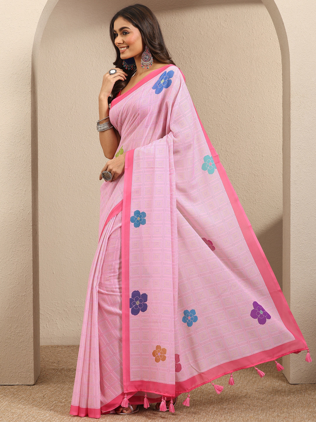 Pink Geometric Printed Cotton Blend Saree With Unstitched Blouse Piece