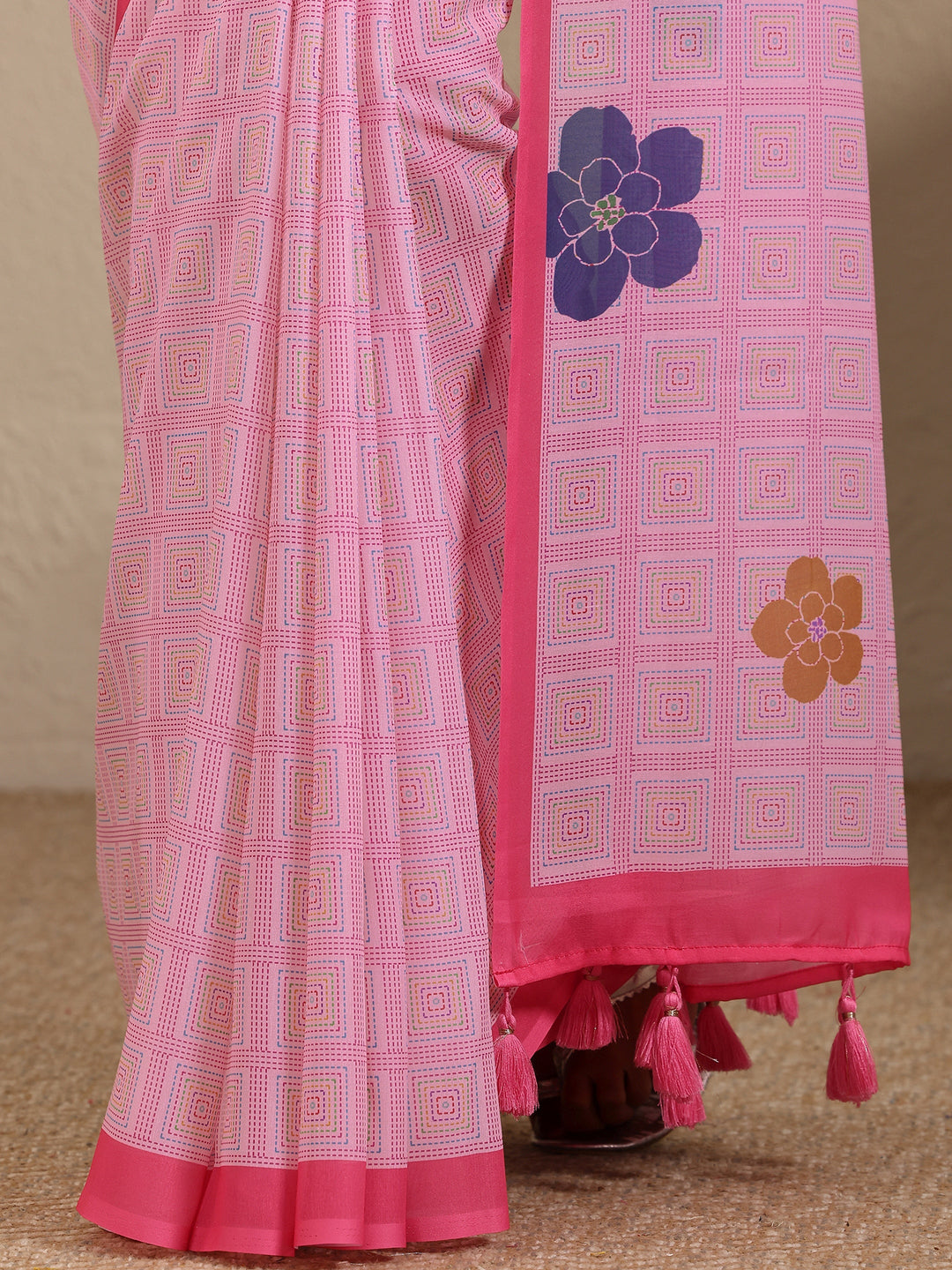 Pink Geometric Printed Cotton Blend Saree With Unstitched Blouse Piece