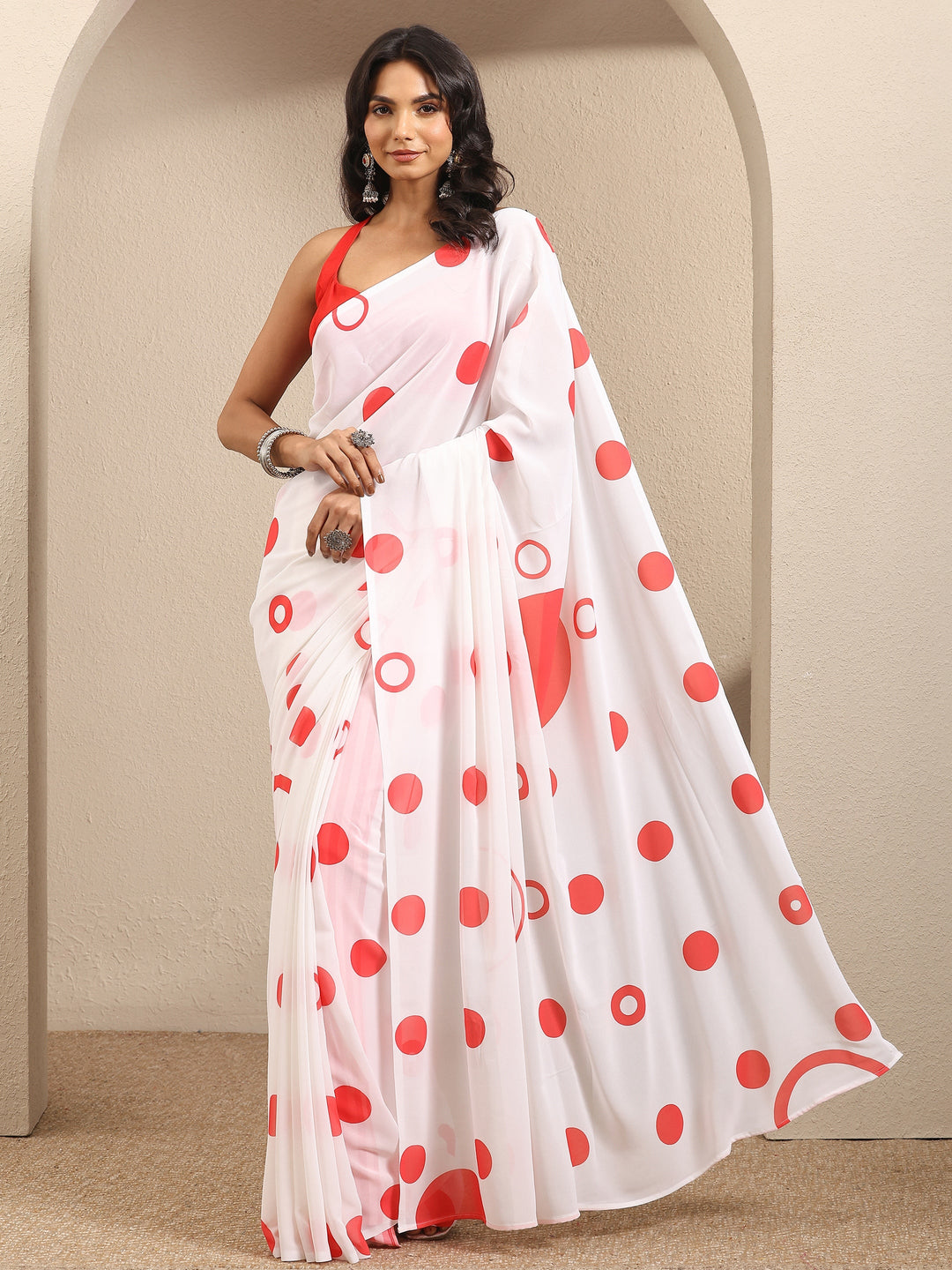 Off White Geometric Printed Georgette Saree With Unstitched Blouse Piece
