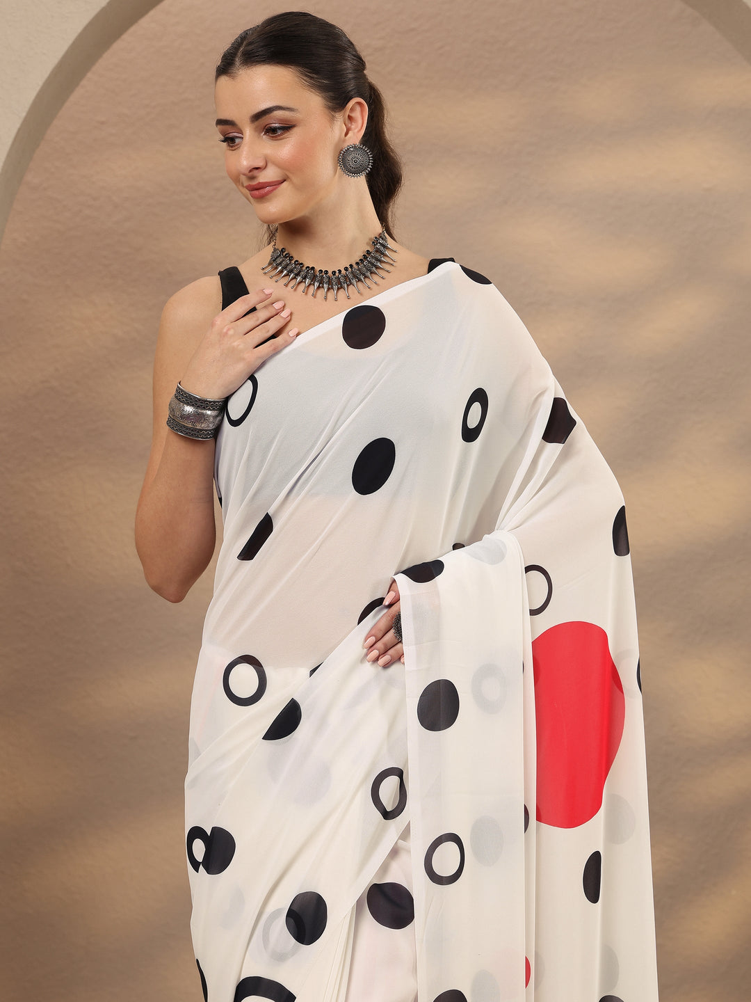Off White Geometric Printed Georgette Saree With Unstitched Blouse Piece