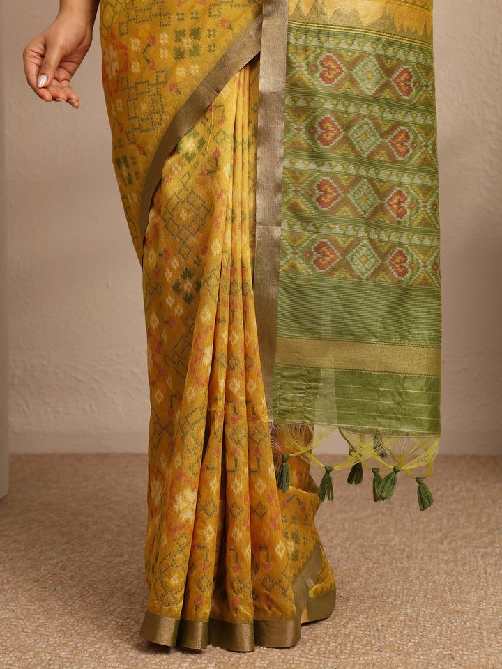 Yellow Woven Design Banarsi Silk Blend Saree With Unstitched Blouse Piece