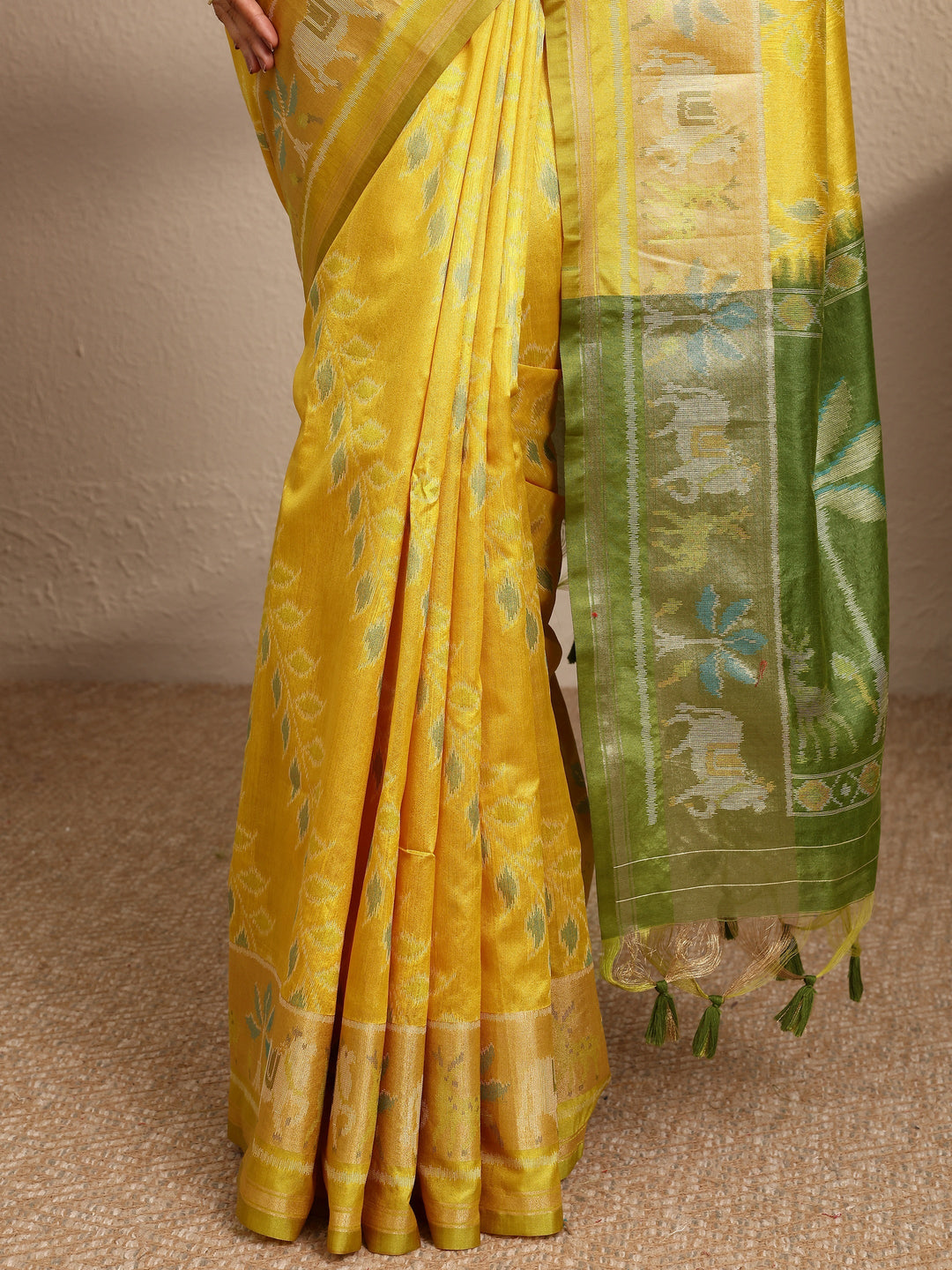 Mustard Woven Design Banarsi Silk Blend Saree With Unstitched Blouse Piece