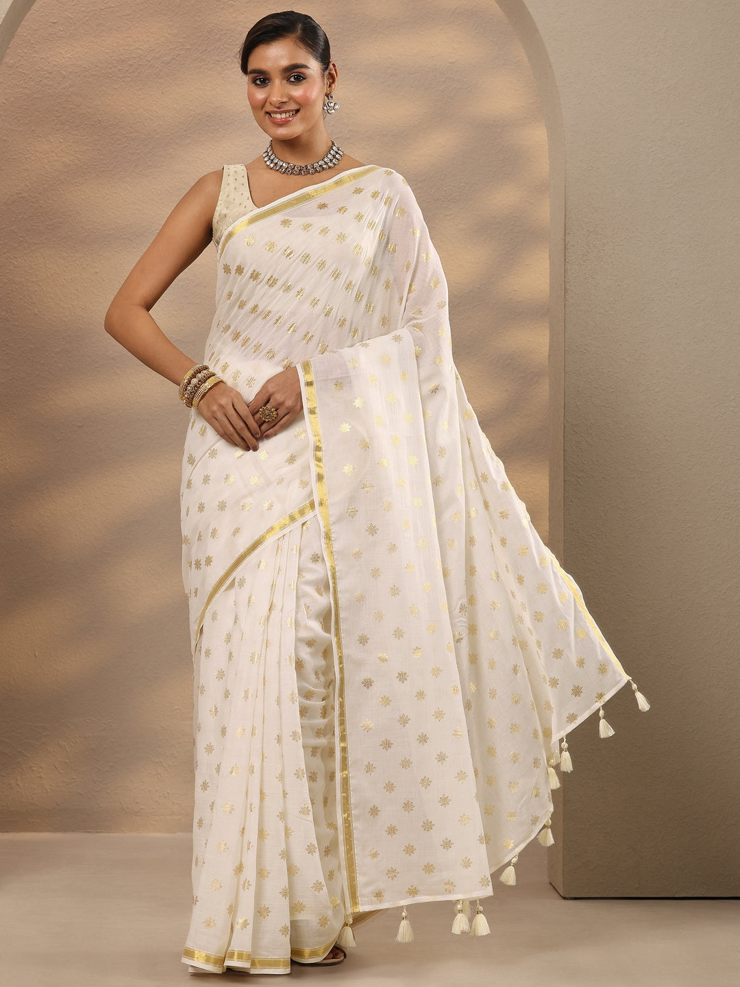 Off White Printed Cotton Blend Saree With Unstitched Blouse Piece