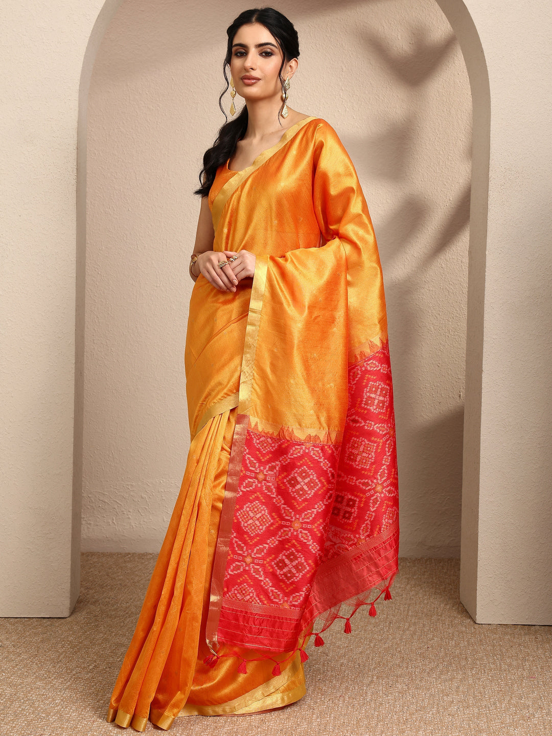Red Woven Design Banarsi Silk Blend Saree With Unstitched Blouse Piece