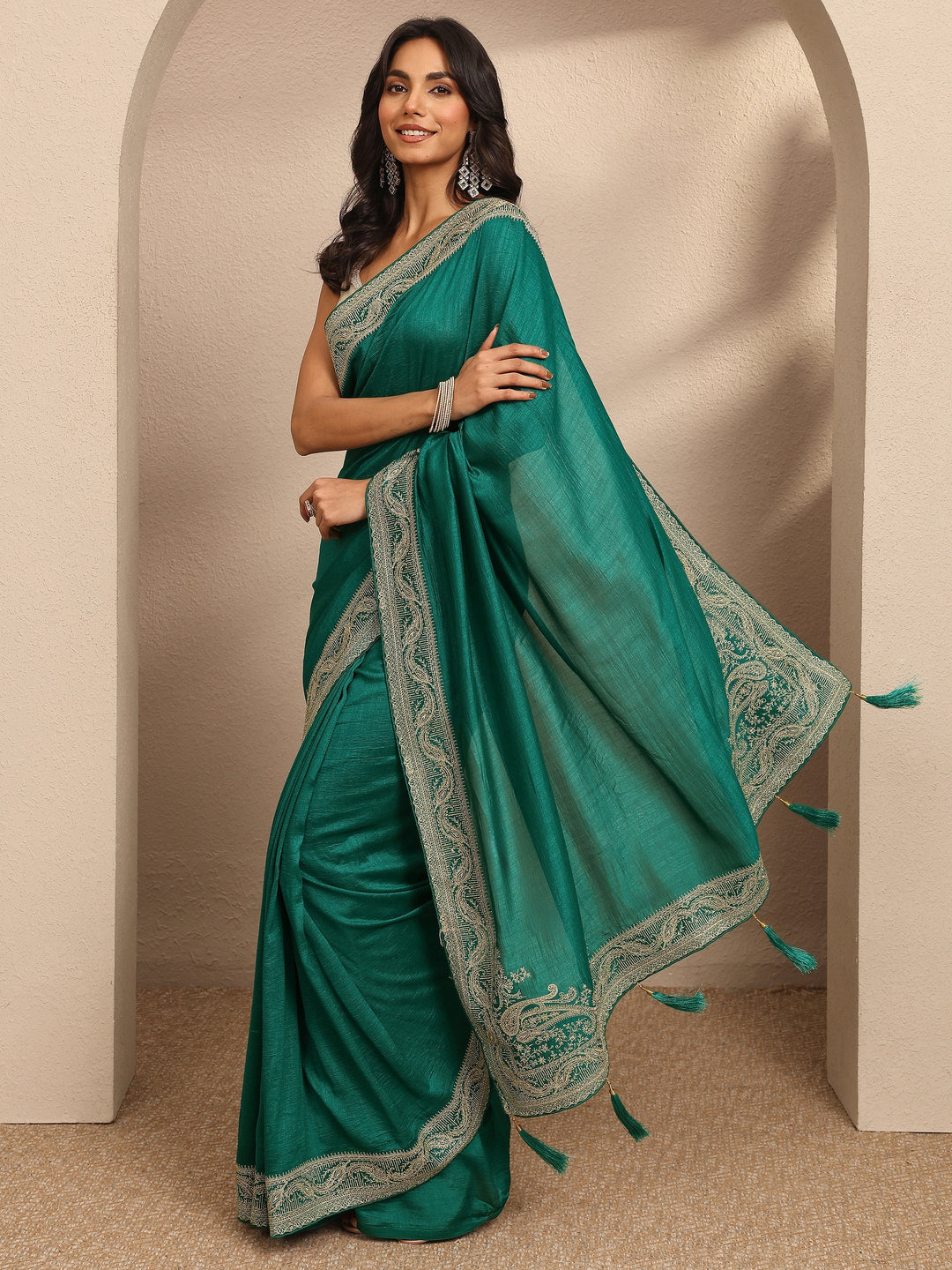 Green Solid Georgette Saree With Unstitched Blouse Piece