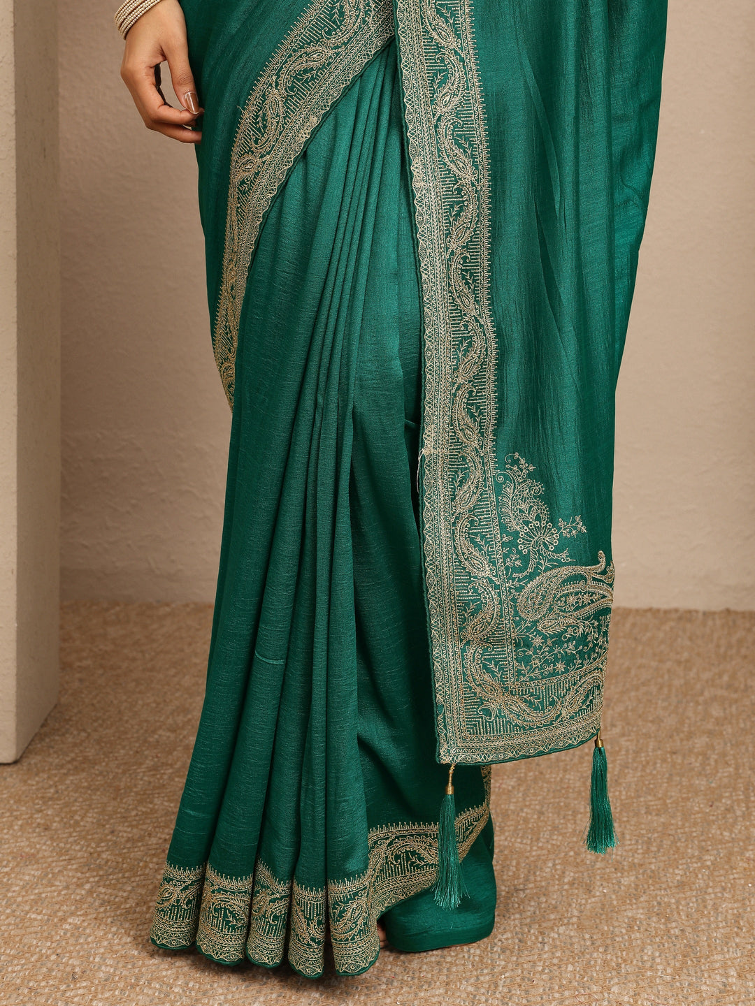 Green Solid Georgette Saree With Unstitched Blouse Piece