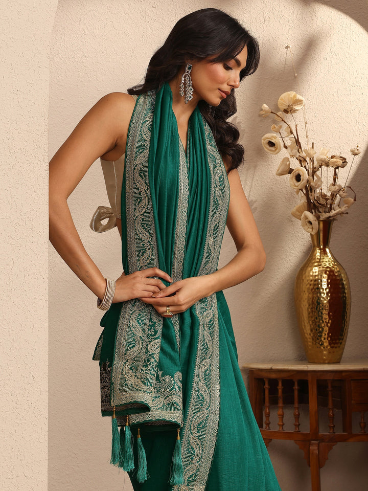 Green Solid Georgette Saree With Unstitched Blouse Piece